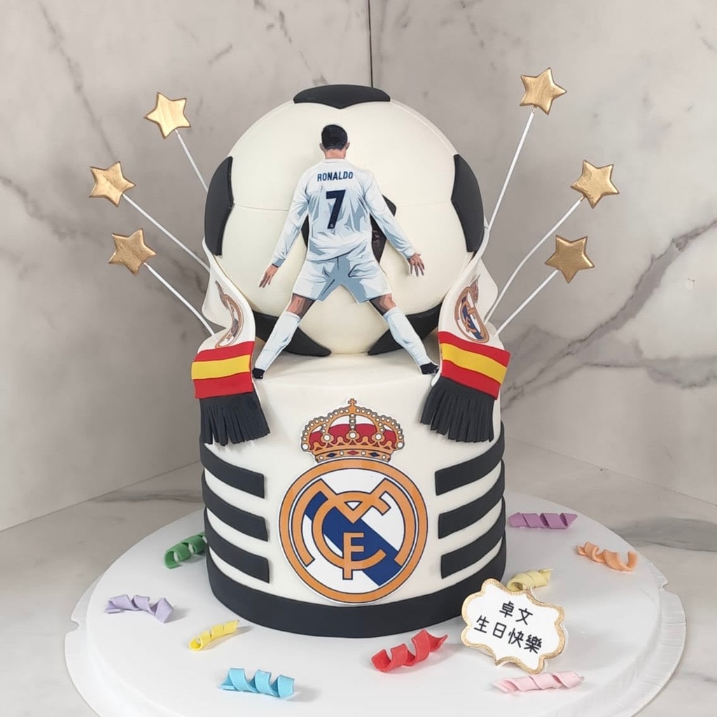 C朗足球蛋糕 (上層是扑扑足球) (上層: 6”卜卜足球  下層: 7” 蛋糕)